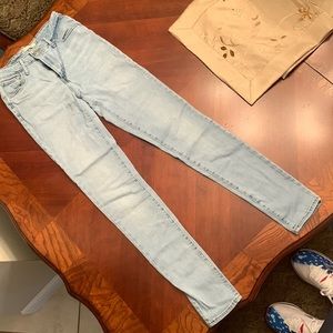 Women’s Levi’s jeans